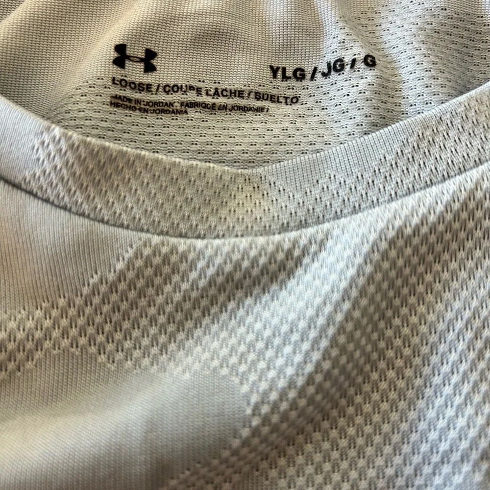 Under Armour Youth Large (YLG) Gray Camo Short Sleeve Performance Tee
